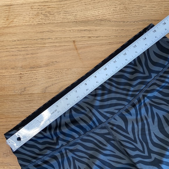 inner spirit animal print crop leggings Large - Picture 8 of 11